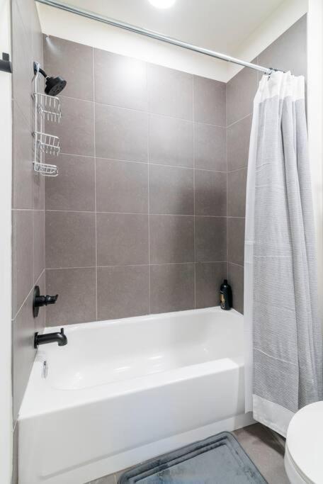 Charming Cozy Apartment With Wi-Fi & Free Parking Charlotte Exteriér fotografie